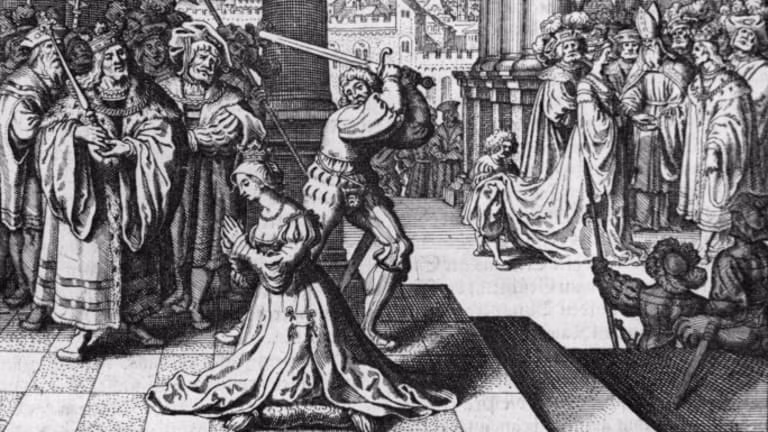 Lý do khiến hoàng hậu Anne Boleyn bị chặt đầu công khai là bà hoàng này bị kết tội ngoại tình, hỗn xược, xúc phạm đến uy tín của nhà vua và thông dâm với quan hầu.