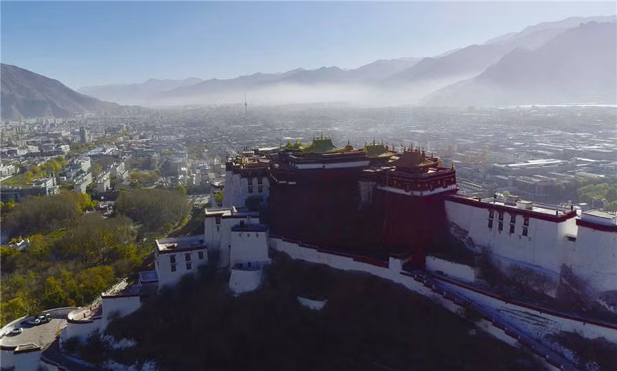 Potala từng là chốn tu hành của các vị Đạt Lai Lạt Ma tới đời thứ 14.