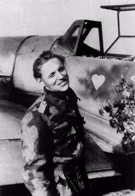 Đến tháng 5/1945, Hartmann bị quân đội Mỹ bắt giữ và giao cho phía Liên Xô.