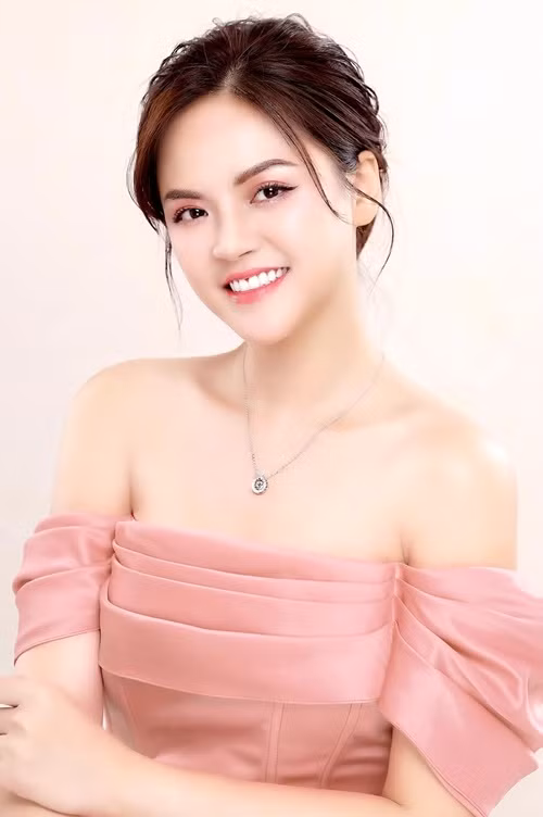 Thu Quỳnh từng vào top 30 cuộc thi Hoa hậu Việt Nam 2008.