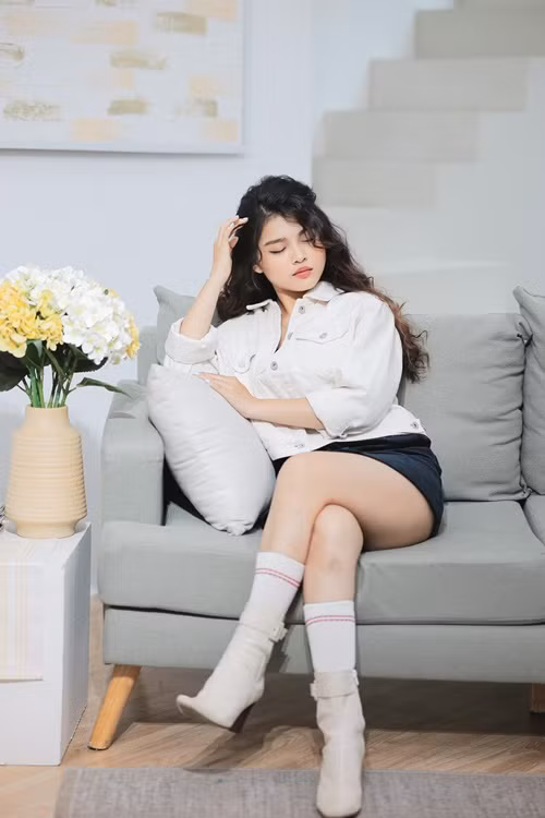 Giọng ca sinh năm 2001 được cố ca sĩ Phi Nhung nhận nuôi từ năm 2015. Ảnh: FB Tuyết Nhung.