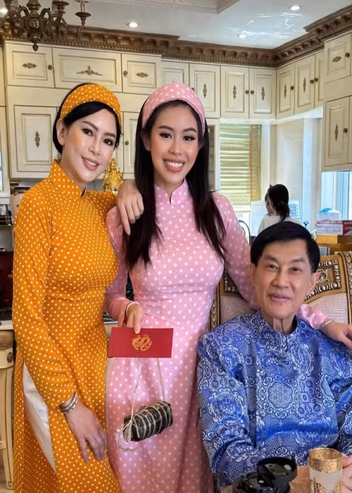 Phía Tiên Nguyễn thường xuyên đăng tải hình ảnh bố mẹ hạnh phúc bên nhau. Ảnh: Instagram Tiên Nguyễn.