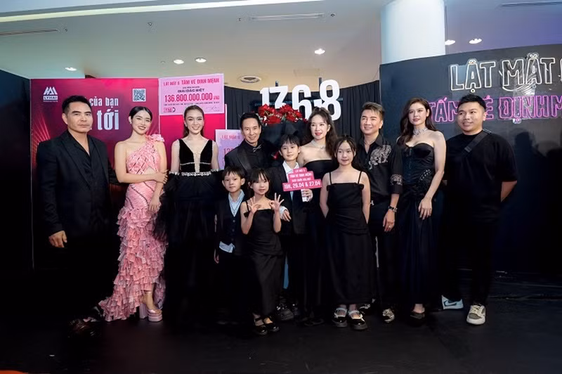 Chia sẻ trên Znews, Diệp Bảo Ngọc cho biết, cô mang ơn đạo diễn Lý Hải. "Sau 30 tuổi, tôi muốn đột phá, vượt ra vùng an toàn của bản thân và làm những điều mà trước đây mình sợ hãi. Cái gì càng sợ, càng phải vượt qua. Tôi mang ơn anh Hải vì đã kiên nhẫn với một cô gái tràn ngập nỗi sợ hãi và lo lắng", cô nói. Ảnh: ĐPCC