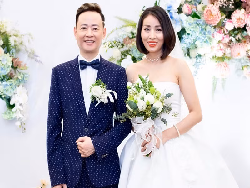 Theo Tiền Phong, Thiên Nga - con gái Tùng Dương khen vợ mới của bố là người phụ nữ nhỏ nhẹ, nấu ăn ngon.