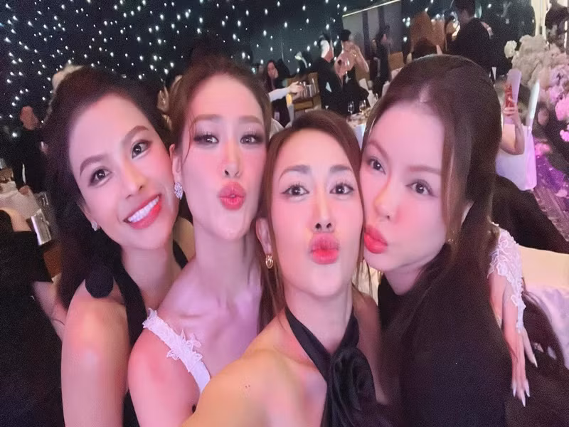 Nữ diễn viên đến mừng đám cưới Hoa hậu Khánh Vân. Ảnh: FB Lý Nhã Kỳ.