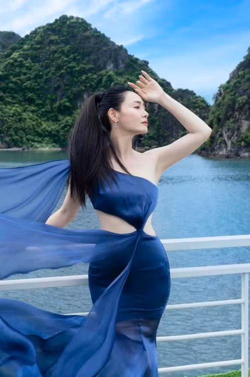 Diễn viên Quách Thu Phương khiến nhiều người phải trầm trồ bởi sắc vóc quyến rũ ở tuổi 48.
