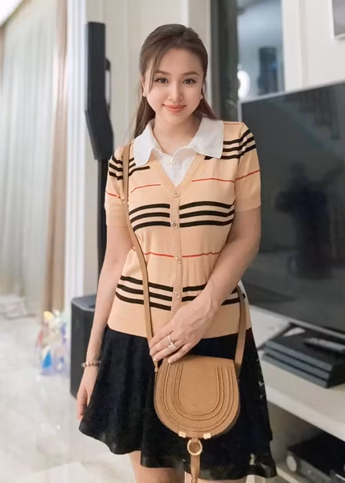 Hồng Đăng quyết tâm tìm ra người đi xe máy sàm sỡ cô. Trước Trịnh Thị Hồng Đăng, nhiều mỹ nhân Việt cũng phát hoảng vì bị quấy rối. Vân Hugo là một trong số đó. Ảnh: FB Vân Hugo.