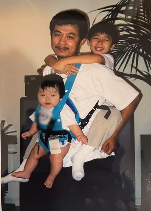 Vân Sơn cho biết, sau mấy chục năm làm lụng vất vả, hai con trai là tài sản quý giá nhất trong cuộc đời anh.