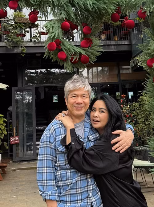 Diva Thanh Lam là một trong số những mỹ nhân Việt gắn bó với nửa kia làm bác sĩ. Ảnh: FB bác sĩ Tiến Hùng.