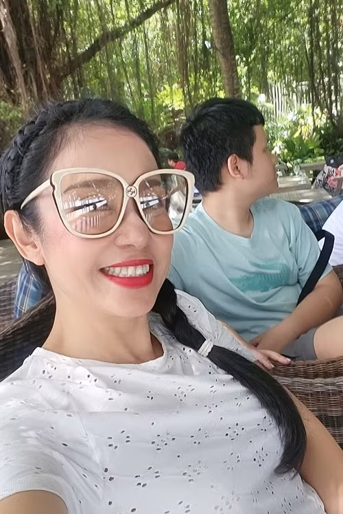 Việt Trinh làm mẹ đơn thân nhiều năm qua. Hiện tại, cô cùng con trai sống trong nhà vườn rộng 3.000 m2 ở Bình Dương. Ảnh: FB Việt Trinh.