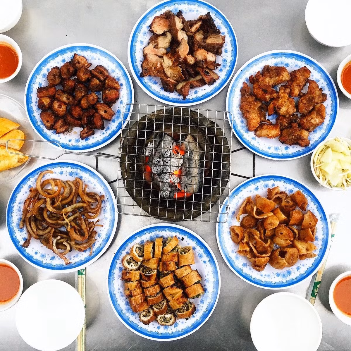 Khach Tay nem thu mon an nghe ten 