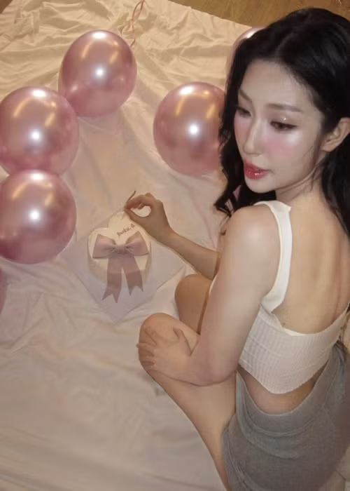 Khổng Tú Quỳnh kín tiếng về chuyện tình cảm sau mối tình thanh xuân với Ngô Kiến Huy kết thúc năm 2019.
