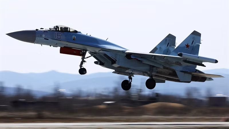 Như vậy, cùng với việc sẽ tiếp tục mua Su-35 Nga, nhiều khả năng Không quân Indonesia sẽ sở hữu cả dòng tiêm kích hàng đầu của châu Âu là Typhoon khi nước này vừa bày tỏ sự quan tâm đến việc mua lại phi đội Eurofighter Typhoon của Áo.