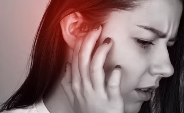 Giảm đau tai. Khi bị đau tai, bạn nên dùng hành tây đặt vào tai trước khi đi ngủ. Hành tây sẽ giảm đau rất hiệu quả.