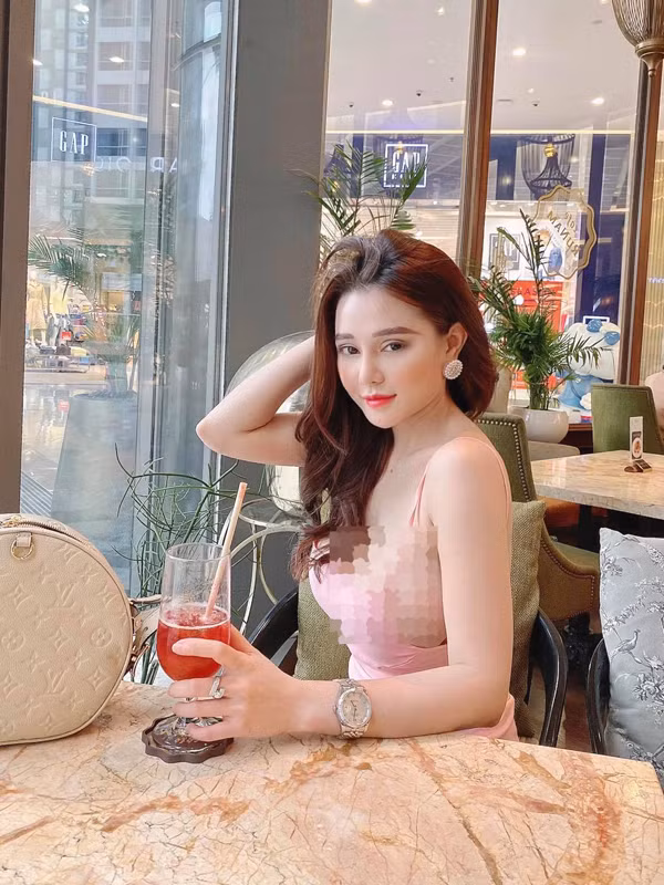 Lựa chọn nội y phù hợp đi kèm cũng rất cần lưu ý. Nó không chỉ giúp định hình vóc dáng mà còn giúp che chắn những vùng nhạy cảm trên cơ thể.