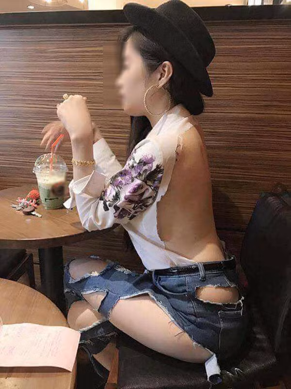 Có thể nói, váy áo hở lưng mang đến sự hấp dẫn, thể hiện cá tính người mặc. Để ghi điểm, chị em nên biết cách tiết chế khoảng hở để không trở thành thảm họa thời trang nơi công cộng.