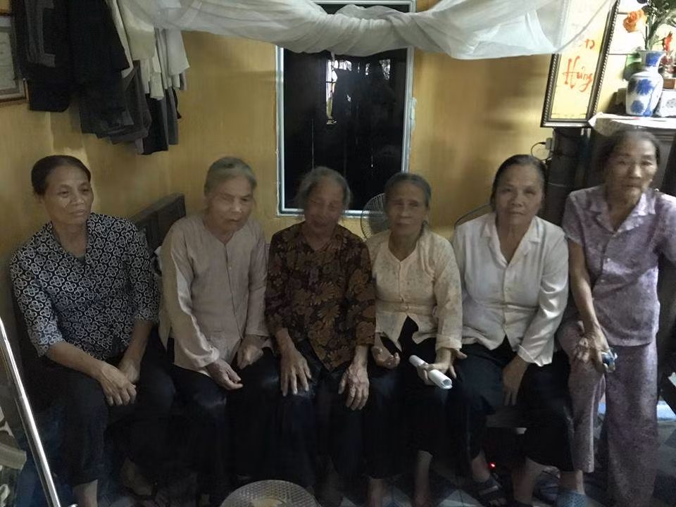 Những người thân đau đớn khi vụ án xảy ra.