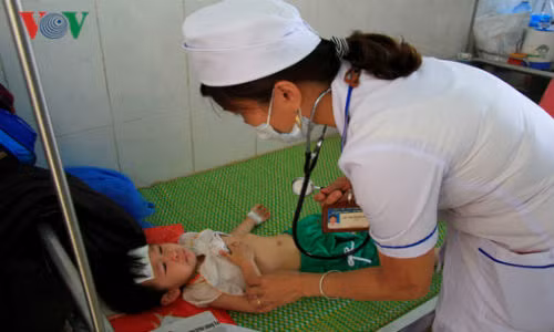 50 tre mau giao nghi bi ngo doc thuc pham