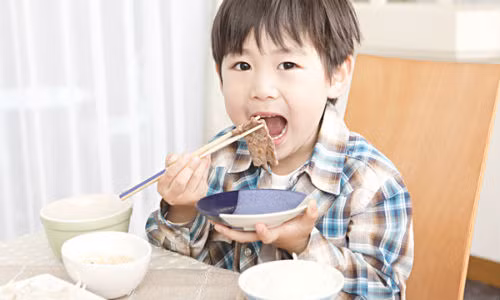 Che do dinh duong hoan hao cho tre khoe manh mua he