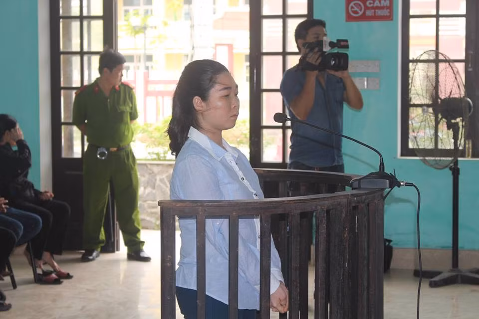 Nu giup viec trom gan 100 cay vang, chi tram trieu cau an van khong thoat