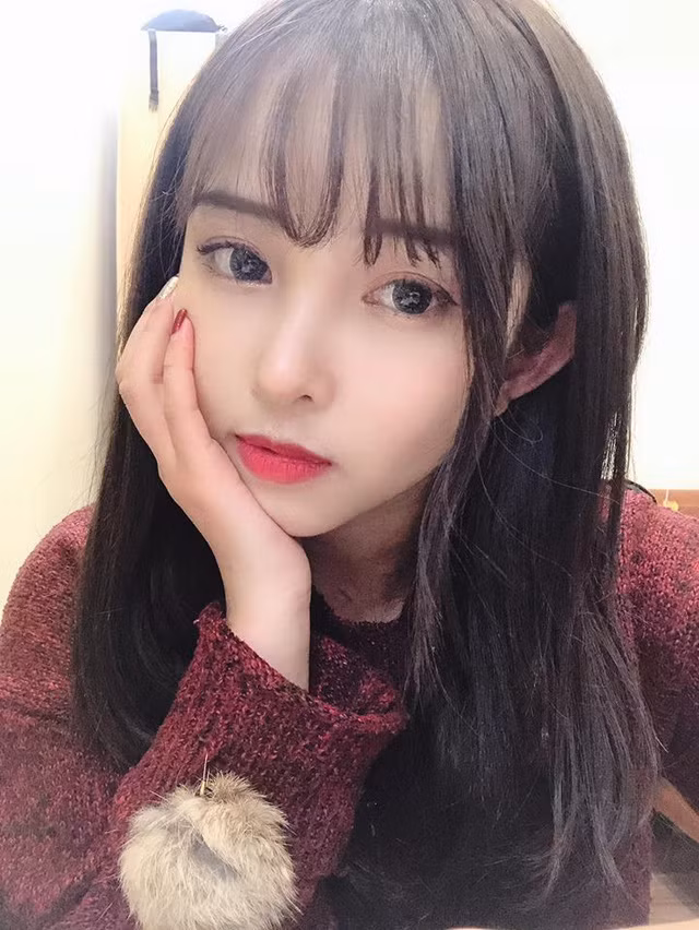 Hiện tại, cô nàng đang là gương mặt streamer được săn đón nhiều nhất trên MXH.