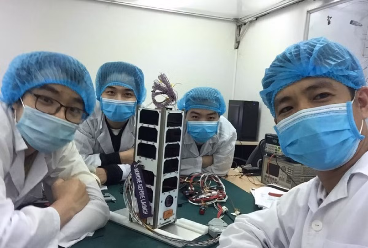 Trước đó, vệ tinh NanoDragon đã được Cơ quan Nghiên cứu hàng không vũ trụ Nhật Bản (JAXA) thông báo lựa chọn là một trong 15 vệ tinh được phóng lên quỹ đạo vào năm 2021, theo chương trình chùm vệ tinh thử nghiệm công nghệ lần 2 của Nhật Bản.