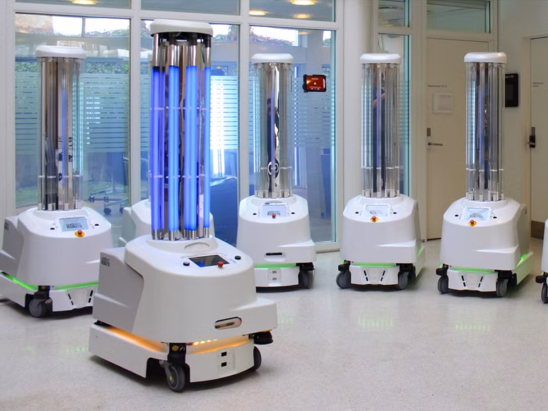 Sau đó, họ gắn hệ thống này vào một bộ khung robot di động do Ava Robotics sản xuất. Cách làm này tạo ra hiệu quả khử khuẩn nhanh chóng cho một khu vực rộng lớn.