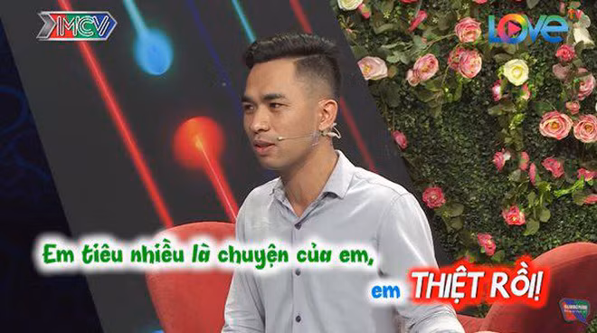 Tại trường quay, chàng trai được nhận xét là có vóc dáng, giọng nói cũng như khả năng hoạt ngôn tương tự PewPew.