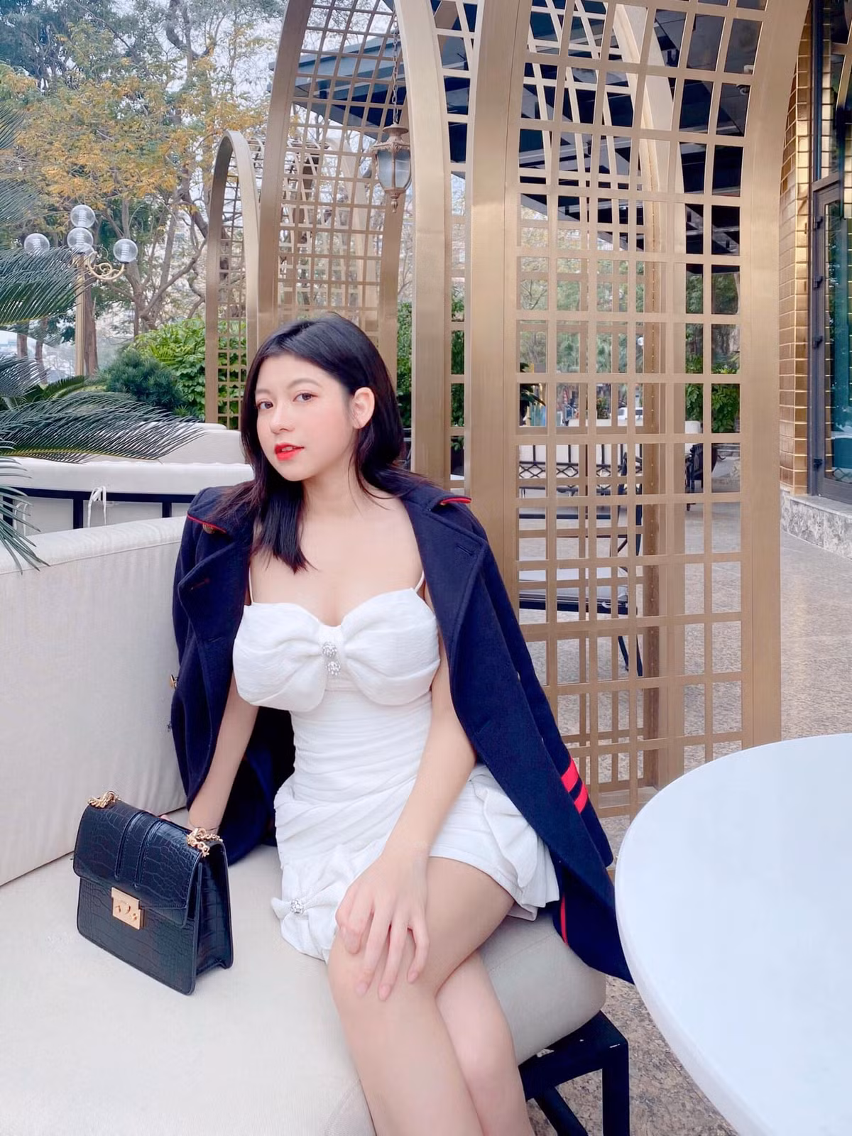 Trang Lucy còn sở hữu phong cách ăn mặc cực kỳ ấn tượng. Đôi khi dịu dàng nữ tính, đôi khi có chút thanh lịch nhưng cũng có khi vô cùng cá tính.