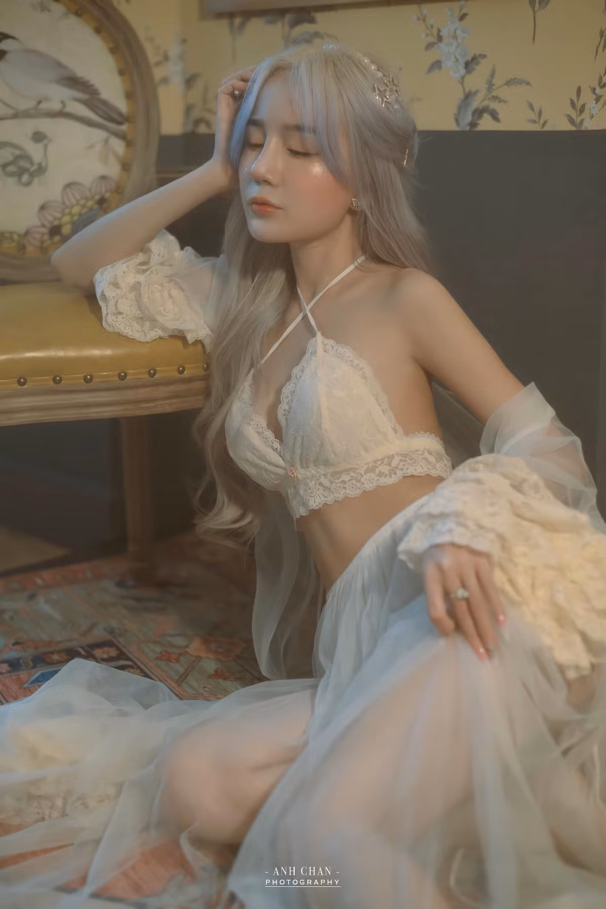 Phan Hoàng Thiên Thy sinh năm 1995, đến từ Nghệ An là cái tên mới mẻ trong cộng đồng streamer Việt Nam. Hiện tại cô nàng đang làm việc tại Hà Nội.