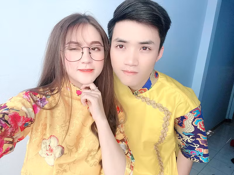 Gao Bạc và Cô Ngân TV là những streamer cực kỳ nổi tiếng trong làng Free Fire. Gao Bạc có kênh YouTube đạt 2,24 triệu sub, Cô Ngân TV cũng không kém cạnh khi có tới 1,24 triệu lượt theo dõi.