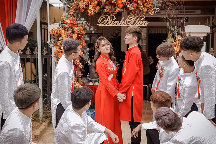 Sau 3 năm yêu nhau, Gao Bạc và Cô Ngân TV đã tiến tới hôn nhân, quyết định về chung nhà. Được biết, lễ cưới của cặp đôi sẽ diễn ra vào giữa năm 2021. Ảnh: Facebook nhân vật