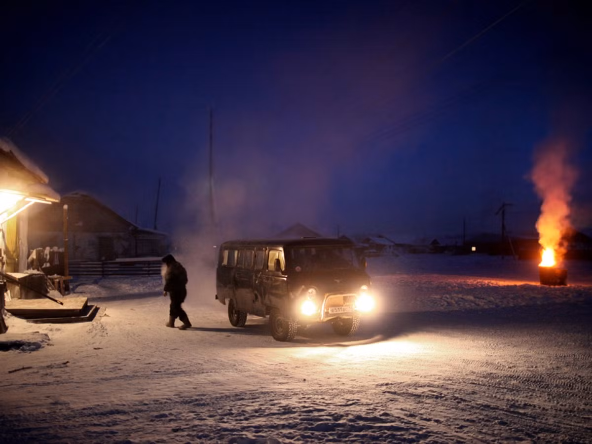 Làng Oymyakon nằm ở phía đông bắc Siberia, nơi mà nhiệt độ thấp nhất trong một khu vực có người sinh sống từ trước đến nay.
