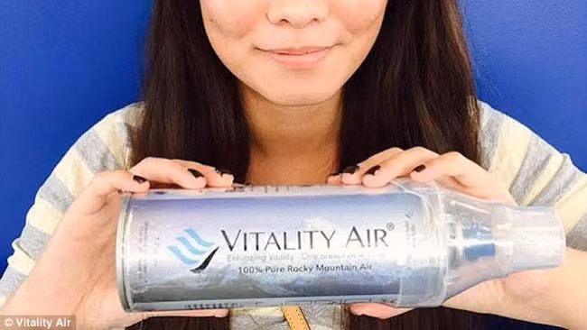 Các công ty du lịch đã lấy ý tưởng từ một người Mỹ đã thành công trong việc lưu trữ lại 1 chai không khí sạch trên đỉnh núi Phú Sĩ ở Nhật.