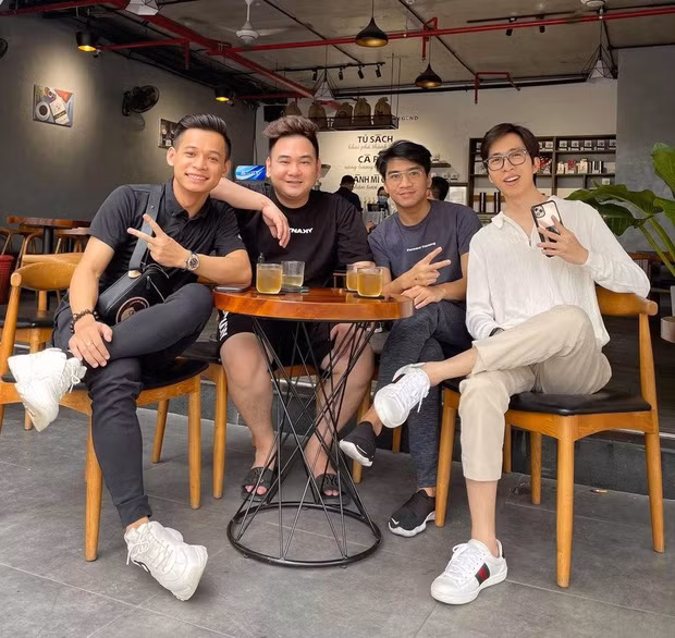Mới đây, việc cả 4 nam streamer đều hội ngộ trong một khung hình đã làm náo loạn trong cộng đồng mạng.
