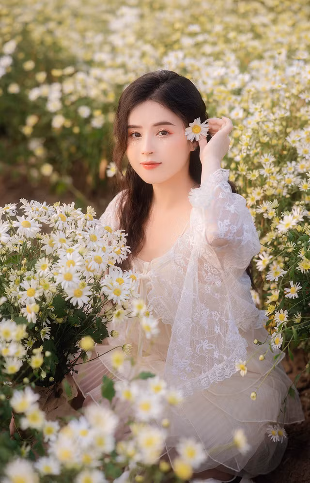 Thảo Nari tên đầy đủ là Ma Hương Thảo. Cô nàng hiện tại đang là một trong những streamer nổi tiếng nhất thuộc tựa game Liên Quân Mobile.
