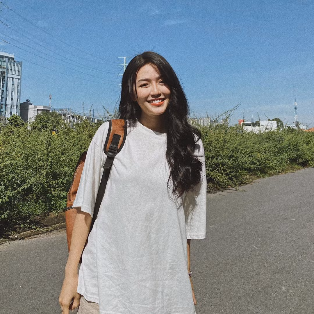 An Vy từng nổi tiếng khi xuất hiện trong những tiểu phẩm hài, phim ngắn trên Youtube của nhóm hài FAP TV.