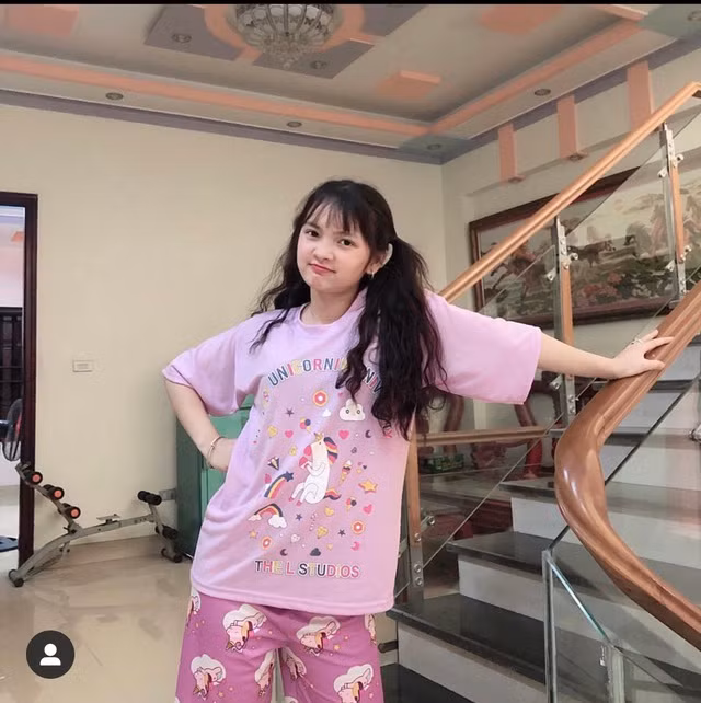 Hot TikToker N.Zahan “đốn tim” mọi người bởi vẻ đẹp trong trẻo, biểu cảm đa dạng và nụ cười dễ mến. Tính đến nay, trang cá nhân của bạn nữ ấy trên TikTok đã có hơn 7,2 triệu lượt theo dõi với hơn 120 triệu lượt thích.