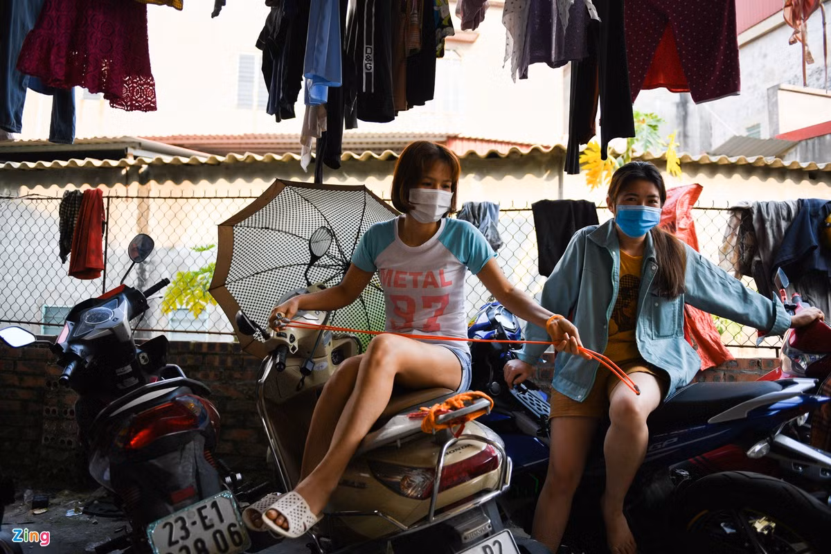 Niềm mong mỏi của chị Sao cũng giống nhiều công nhân đang bị kẹt tại Hải Dương vì đại dịch.
