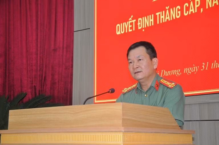 PGĐ Công an Hải Dương cùng 936 cán bộ được thăng cấp bậc hàm PGD Cong an Hai Duong cung 936 can bo duoc thang cap bac ham