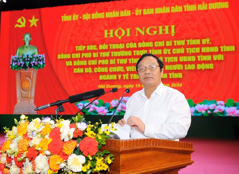 Bi thu Tinh uy Hai Duong doi thoai voi can bo nganh y te-Hinh-4