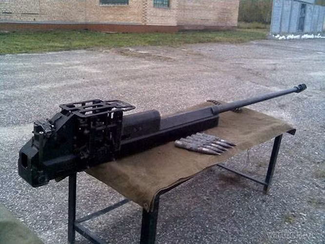 Ngoài rocket và tên lửa thì không thể không kể đến khẩu pháo 30mm trên trực thăng tấn công Mi-28. Chính khẩu pháo này đã nhiều lần bắn nát xe bọc thép và xe đánh bom cảm tử của phiến quân khủng bố tại Syria.