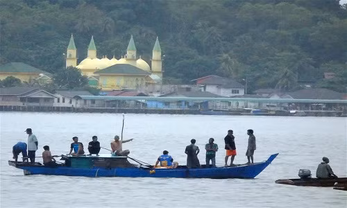 Chim thuyen o Indonesia 10 nguoi thiet mang