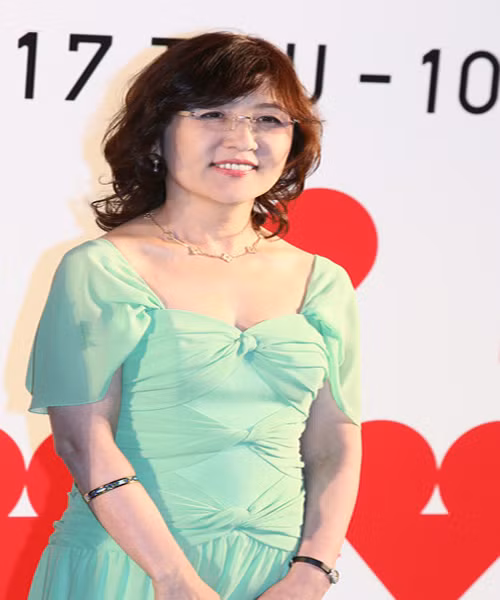 Ve dep nu Bo truong Quoc phong khien TQ “nong mat“-Hinh-4