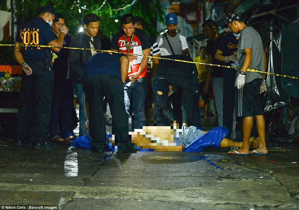 Một nghi phạm buôn bán ma túy bị bắn chết ở Manila sau khi chống cự cảnh sát Philippines.