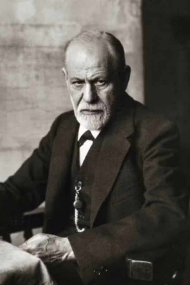 Sau khi thử cocaine vào năm 1884, bác sĩ Sigmund Freud đã đề nghị sử dụng loại chất gây nghiện này trong việc điều trị các chứng trầm cảm, nghiện rượu và nghiện morphine.