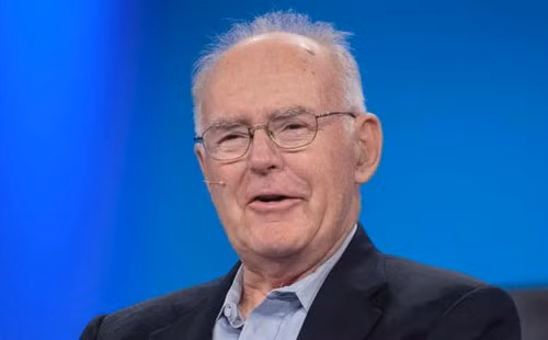 Gordon Moore, được biết đến là người đồng sáng lập Intel, hiện giờ tập trung hầu hết thời gian của ông để làm từ thiện. Ông cùng vợ đã thành lập quỹ Gordon &amp; Betty Moore. Số tiền ông đã quyên góp là 6,5 tỷ USD.