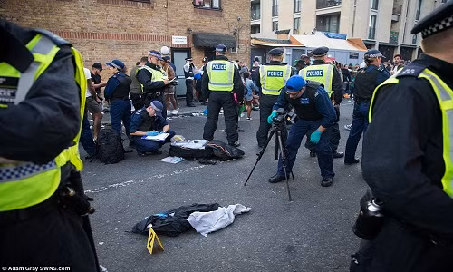 Vụ đâm dao kinh hoàng đã "phủ bóng đen" lên Notting Hill Carnival, lễ hội đường phố lớn nhất Châu Âu, trong ngày đầu tiên của sự kiện diễn ra tại London (Anh) hôm 28/8.