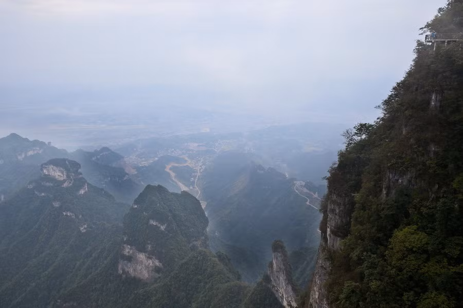 Không gian mênh mông, rộng lớn tại Vườn quốc gia Trương Gia Giới, Trung Quốc.