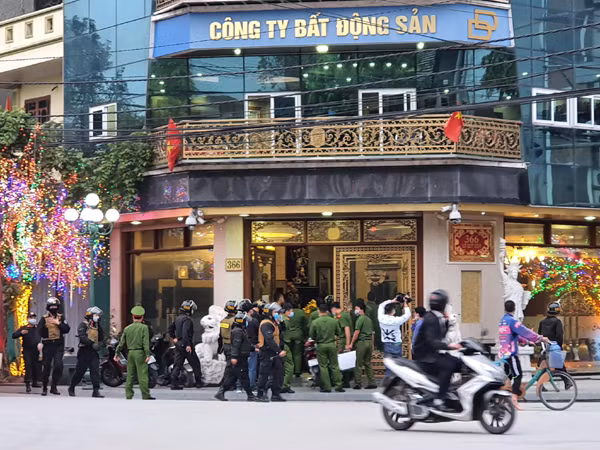 Chong nu dai gia BDS Duong Duong bi bat tung bi to cao cho vay nang lai?